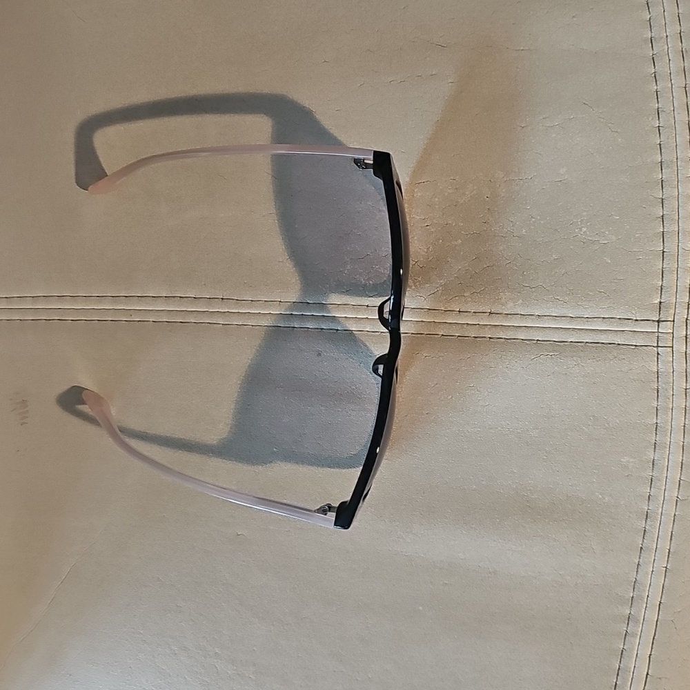 GUESS Black and Pink Sunglasses, Women's - NWOT - Picture 4 of 9